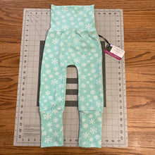 Load image into Gallery viewer, 9mo-3T Snowflakes on Mint Maxaloones