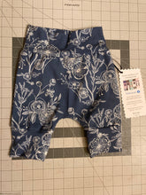 Load image into Gallery viewer, 9mo-3T White Flowers on Navy Maxaloones Shorts
