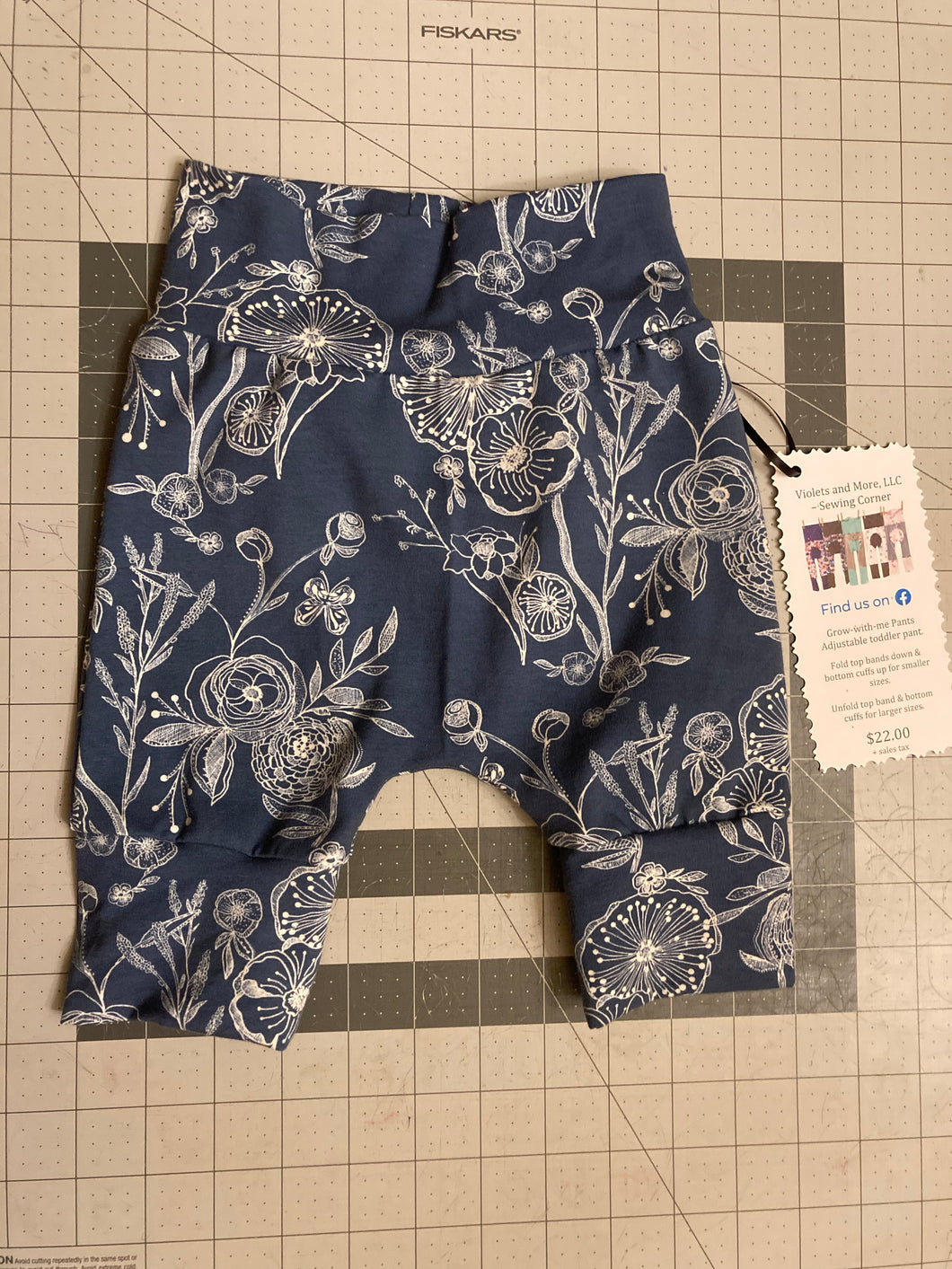 9mo-3T White Flowers on Navy Maxaloones Shorts